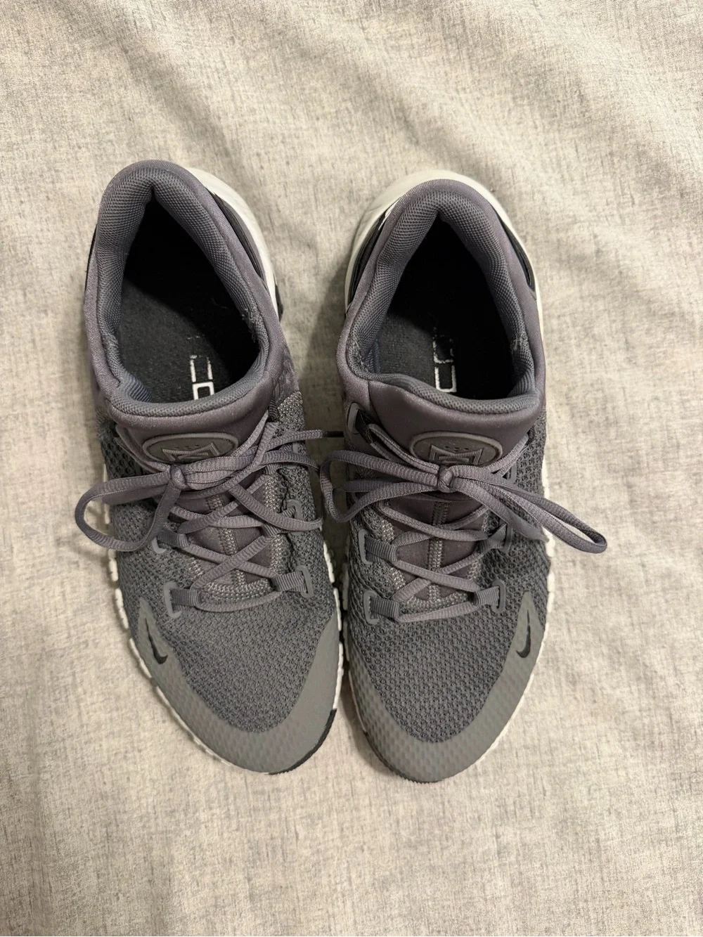 Nike Men's Gray Athletic Running Shoes